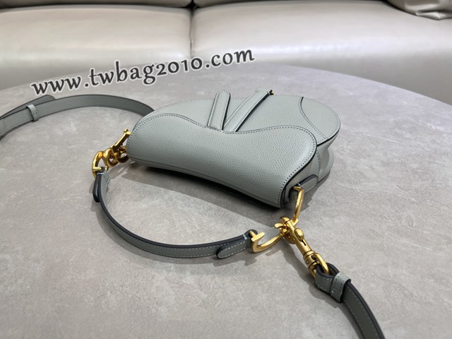 Dior专柜经典马鞍包迪奥高仿原单岩石灰小号马鞍包腋下肩背包 djfk1636